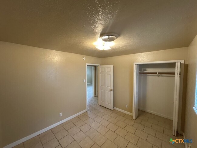 Building Photo - 1814 Crestridge Dr