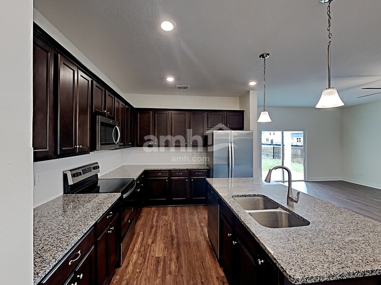 Building Photo - 5718 Hampton Creek Rd