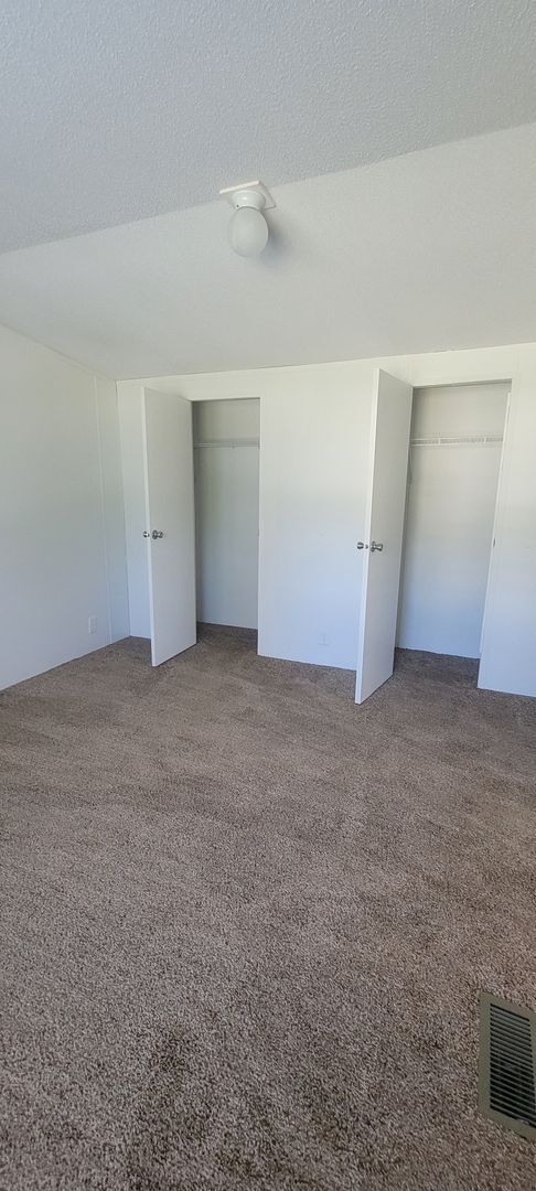 Building Photo - Ready to Move in