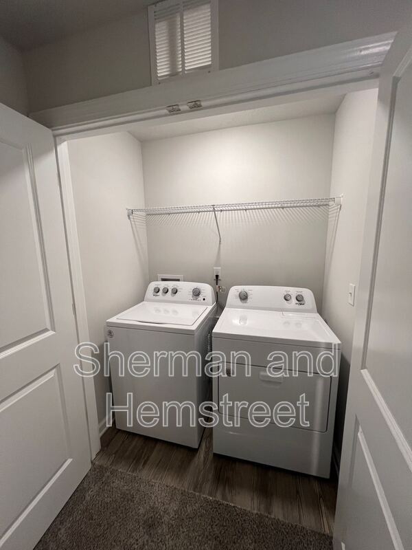 Building Photo - 7008 Hummingbird Dr