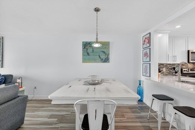 Building Photo - 9940 S Ocean Dr