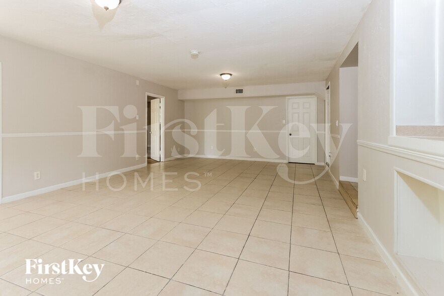 Building Photo - 3025 Robert Rd