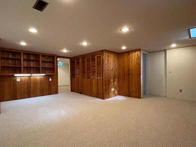 Building Photo - 3306 Alpine Dr