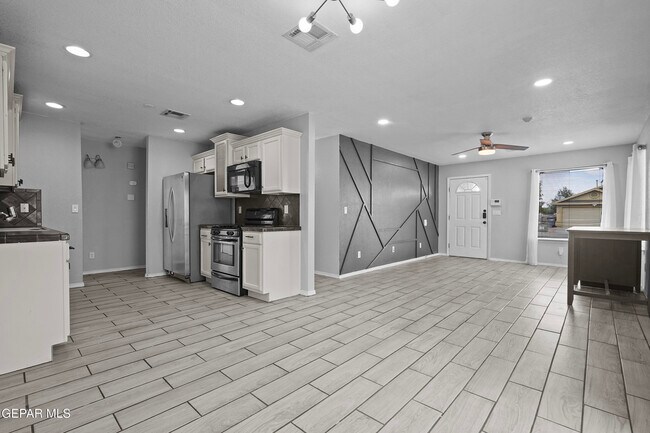 Building Photo - 12732 Roberto Nunez Ln