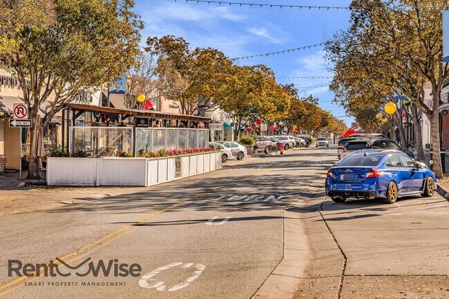 Building Photo - 734 Chestnut St