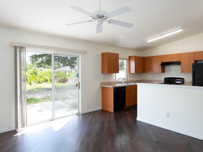 Building Photo - "Freshly Painted 3-Bed  with 2 Baths Home ...