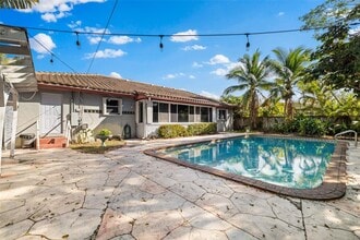 Building Photo - 516 NE 23rd St