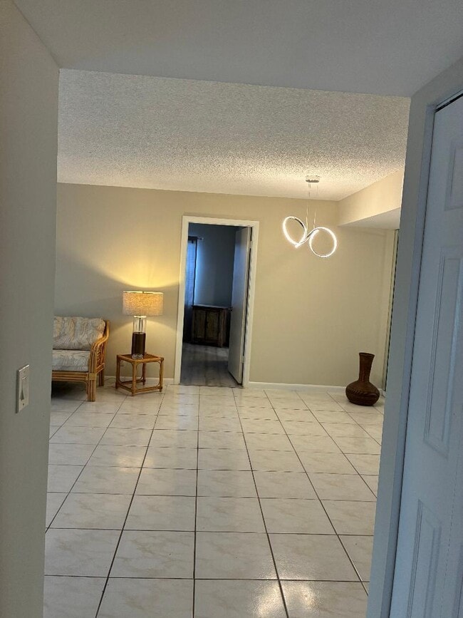 Building Photo - 98 Capri B