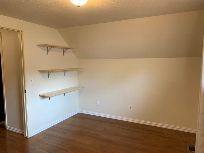 Building Photo - 406 S 37th St