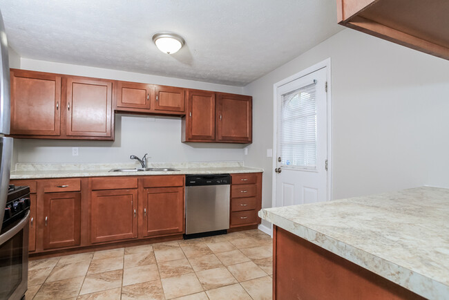 Building Photo - 2764 Quaker Ct