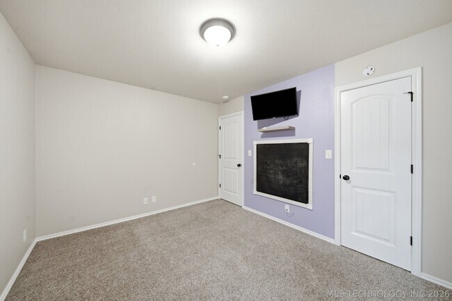Building Photo - 13328 S 21st Pl
