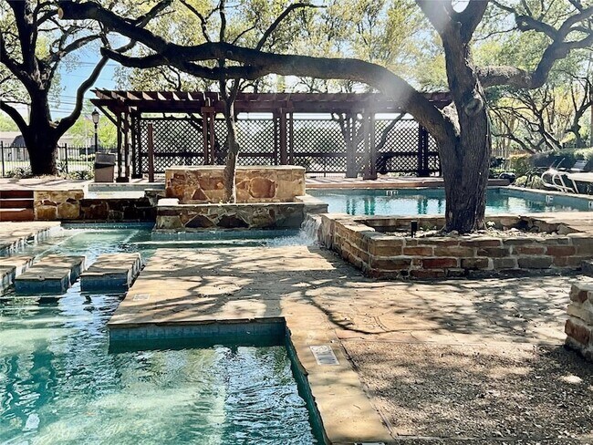 Building Photo - 3639 W Northgate Dr