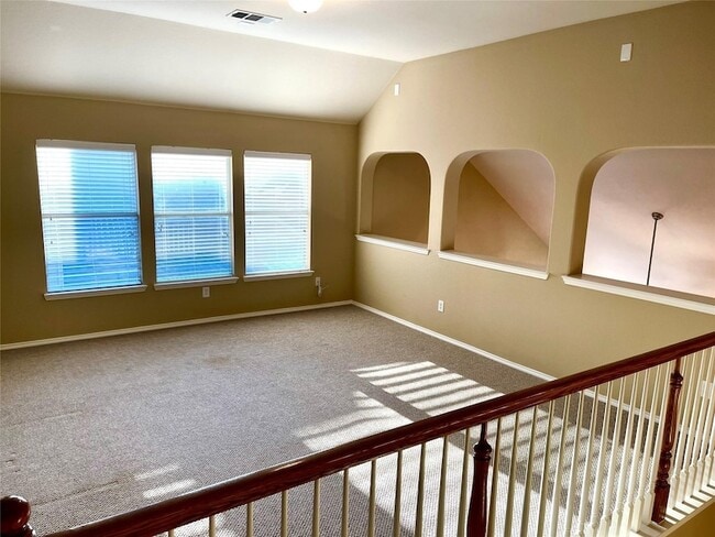 Building Photo - 11490 La Grange Dr