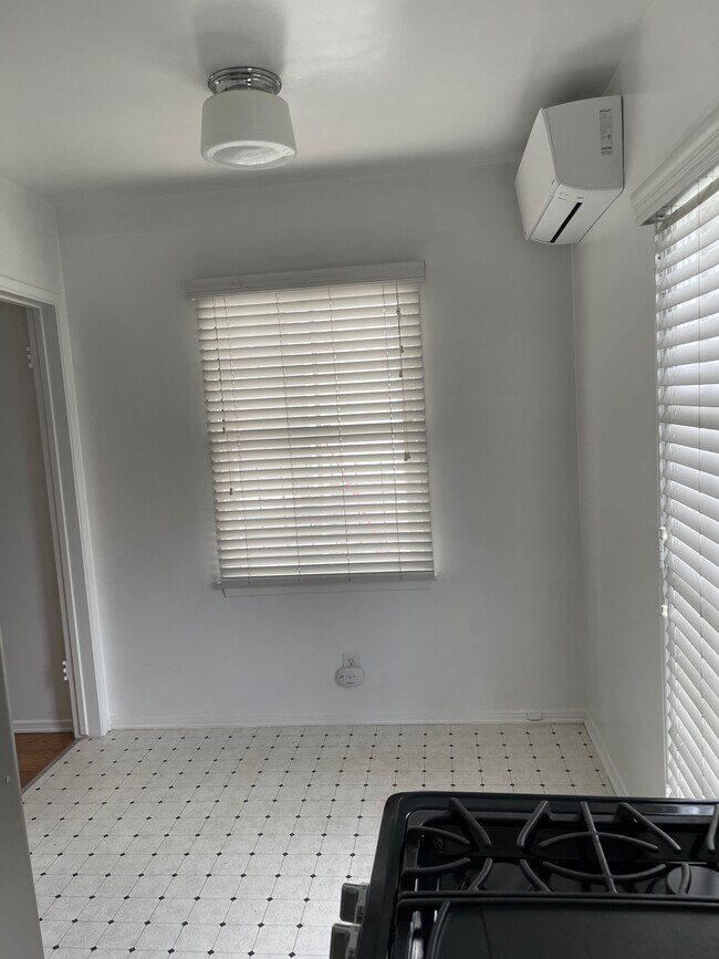 Eat in kitchen - 2326 Oak St