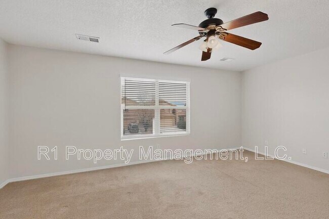 Building Photo - 2713 Violeta Cir SE