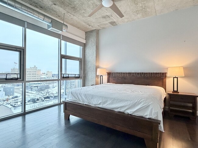 Building Photo - 2BR/2BA Skylofts Condo with Balcony & Garage Parking