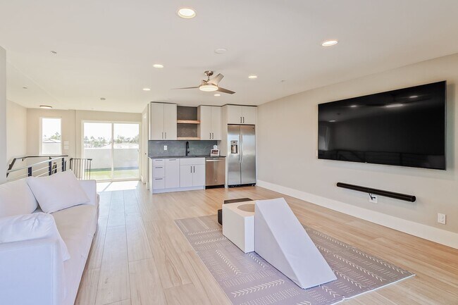 Building Photo - Luxury Townhouse For Rent in the Heart of Scottsdale!