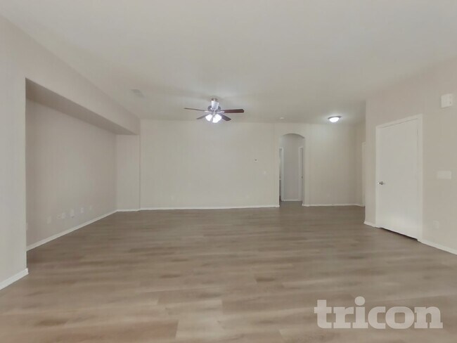 Building Photo - 16823 W Cottonwood St