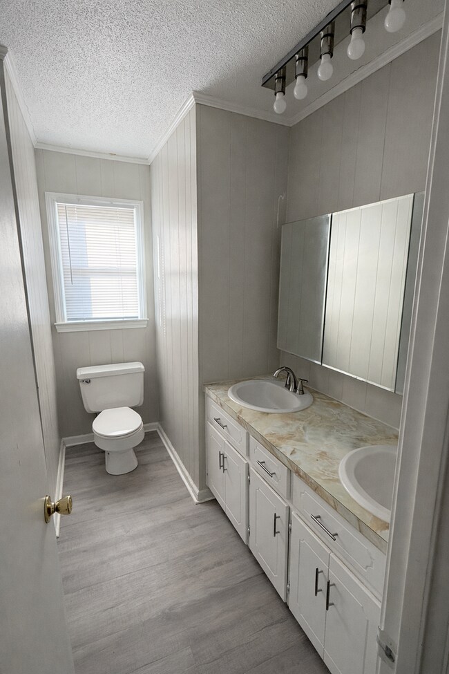 Building Photo - 152 Leonard Dr