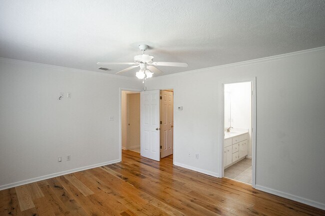 Building Photo - 537 Cedar Rock Dr