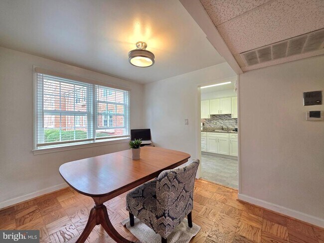 Building Photo - 6620 Boulevard View