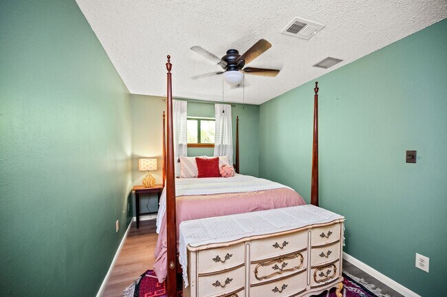 Building Photo - Move in ready August 1, 2025