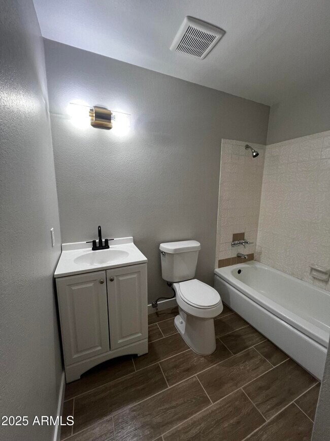Building Photo - 6240 N 31st Ave