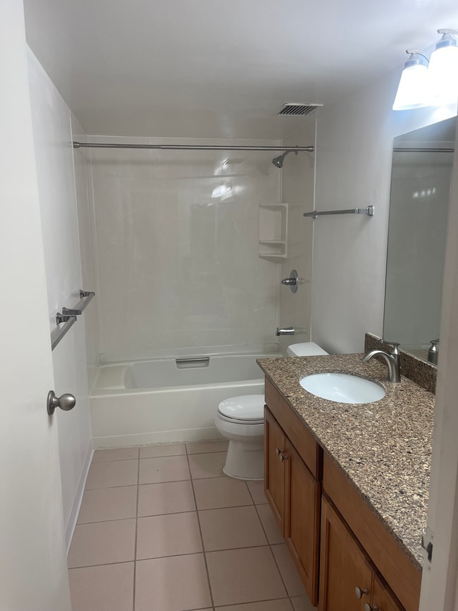Building Photo - Two bedroom condo with stunning views of D...