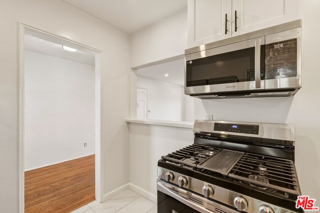Building Photo - 2710 Bellevue Ave