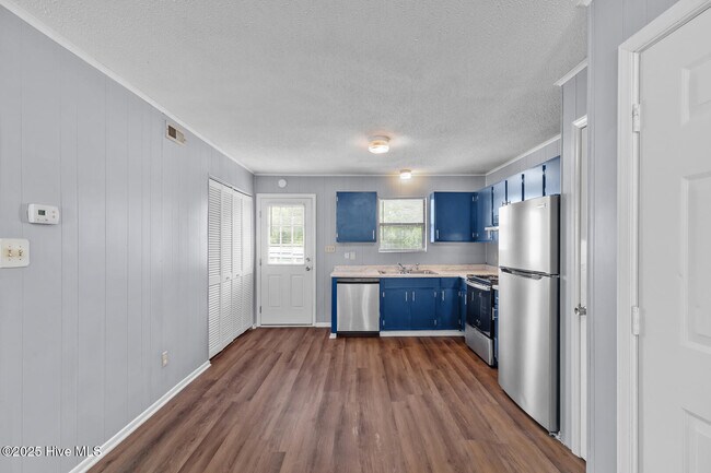 Building Photo - 107 Ravenwood Dr