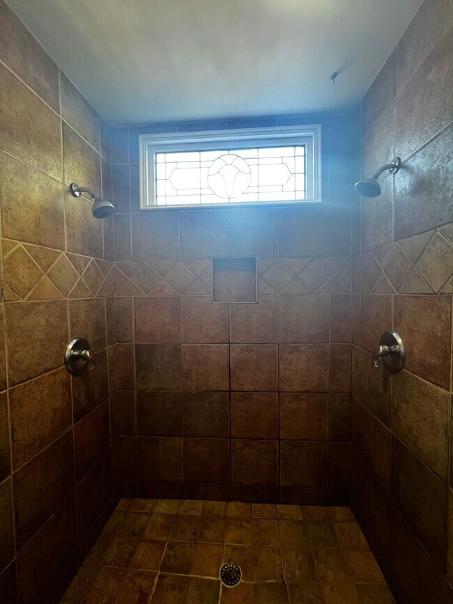 Building Photo - 204 Woodside Ave