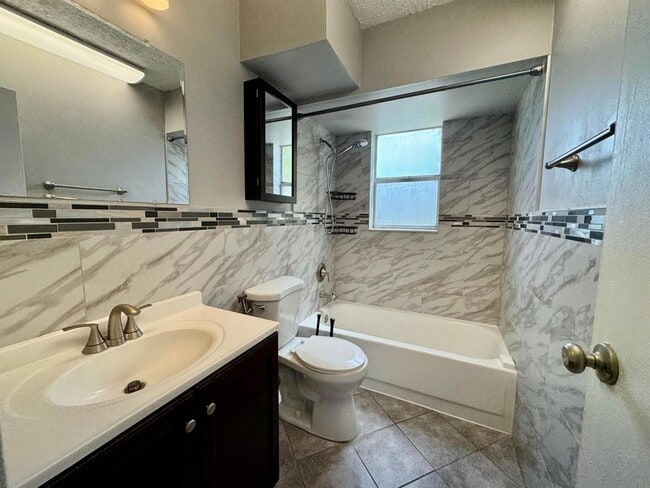 Building Photo - 1800 SW 81st Ave
