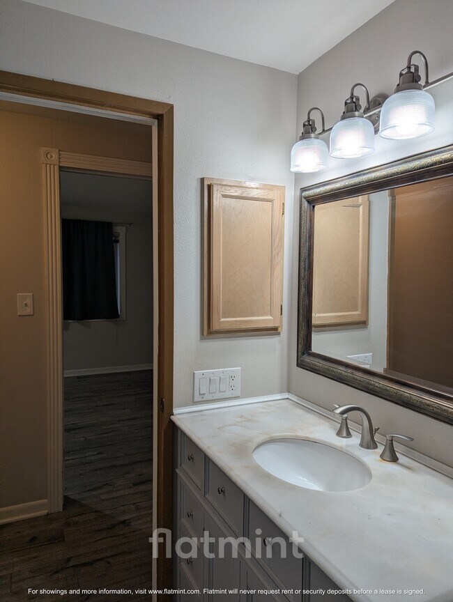 Building Photo - 8720 Phinney Ave N