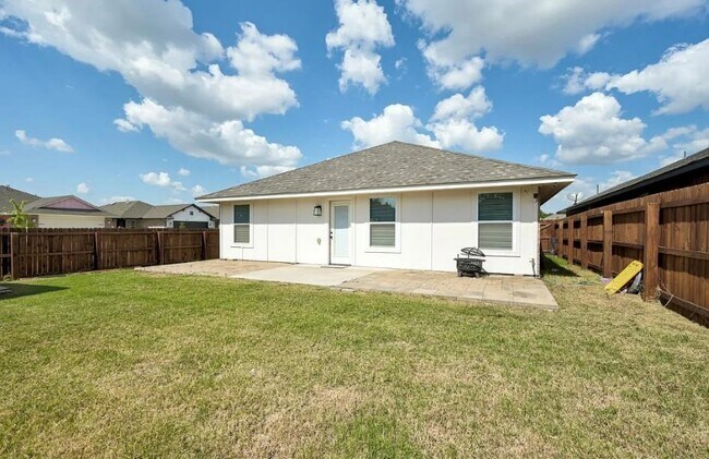 Building Photo - 11652 SW 12th St