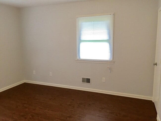 Building Photo - Charming 3 bed, 1 Bath in Shelbyville!