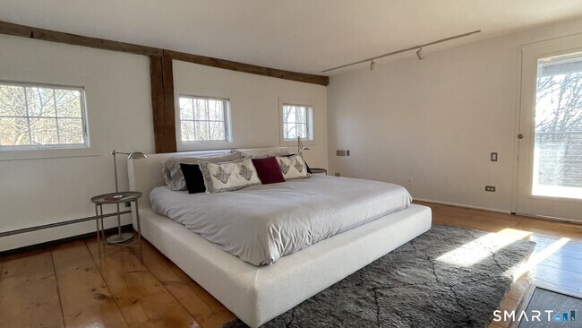 Building Photo - 58 Wells Hill Rd