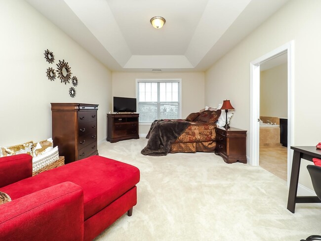Building Photo - Gorgeous Luxury 3 Bedroom 2.5 Bath Townhom...