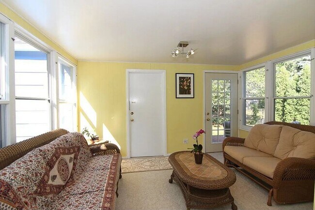 Building Photo - Now Leasing! Charming Home in One of Madison’s Best Neighborhoods