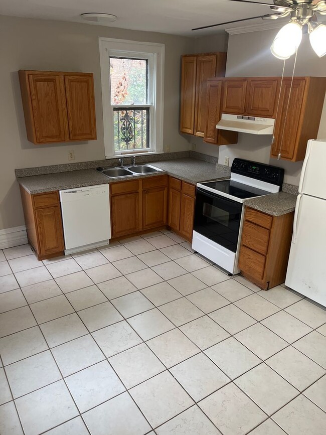 Building Photo - Muir - 1219-1221 Forsythe Ave