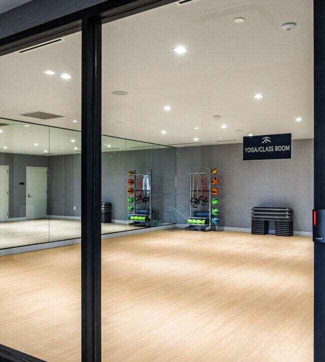 Building Photo - 2303 W Deer Hollow Ct