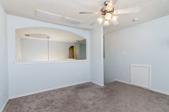 Building Photo - 22015 Field Green Dr