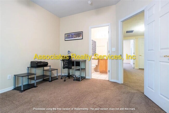 Building Photo - GREAT LOCATION-  3 Bedroom- LOOK!