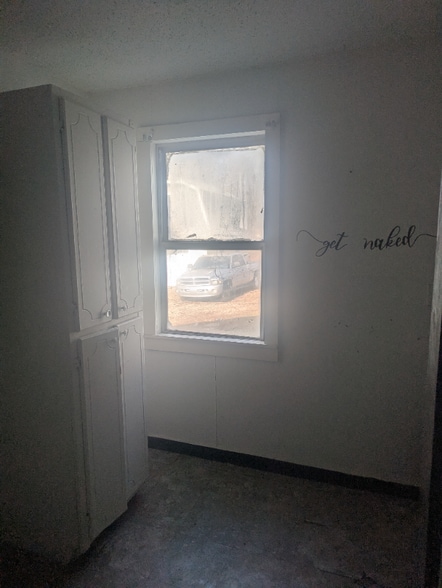 Building Photo - 2909 W Wyoming St