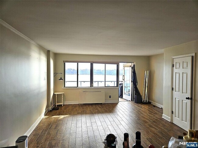 Building Photo - 1203 River Rd