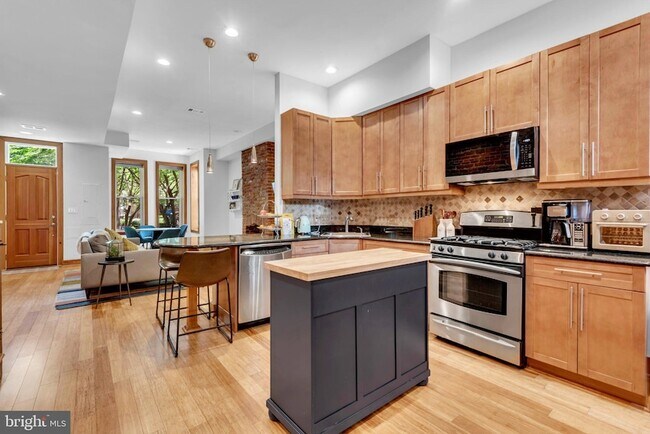 Building Photo - 1810 6th St NW