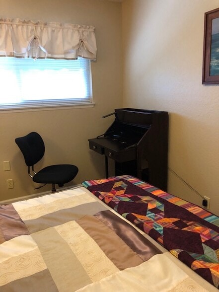 Writing Desk - 819 Rubis Dr