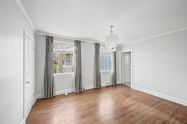 Building Photo - Beautiful 4BD/3.5BA home in the heart of Green Hills.