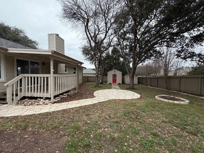Building Photo - Renovated 4/2 in Beautiful Lago Vista Location