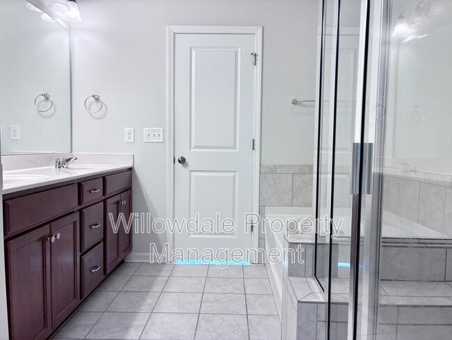 Building Photo - 1112 Lakebrink Dr