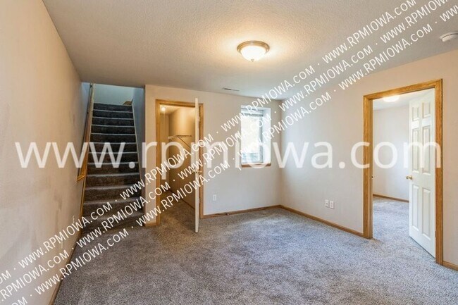 Building Photo - 141 Christie Ln